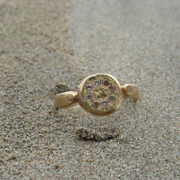 Engagement ring. 14K Yellow gold ring with 0.08ct Diamond Champagne color. - Picture 1 of 16